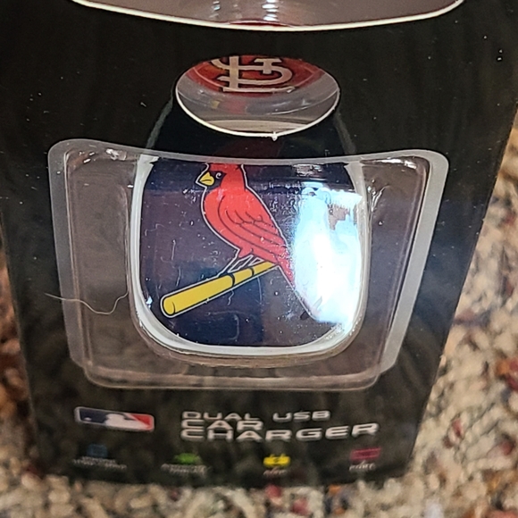 MLB St. Louis Cardinals Dual USB Car Charger - Picture 4 of 6